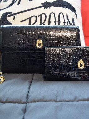 Guy Laroche Designer Croc Leather Crossbody Shoulder Bag and Wallet Set!